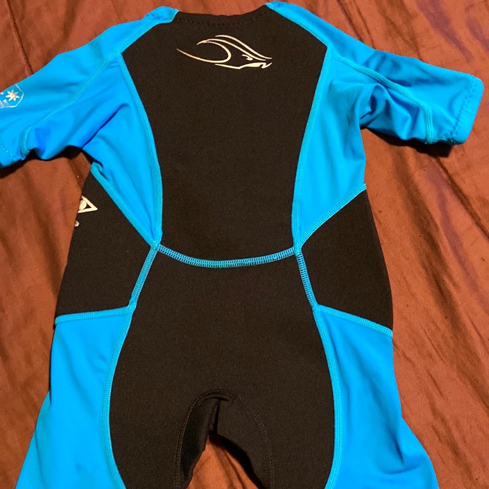 Wetsuit. - Picture 2 of 15